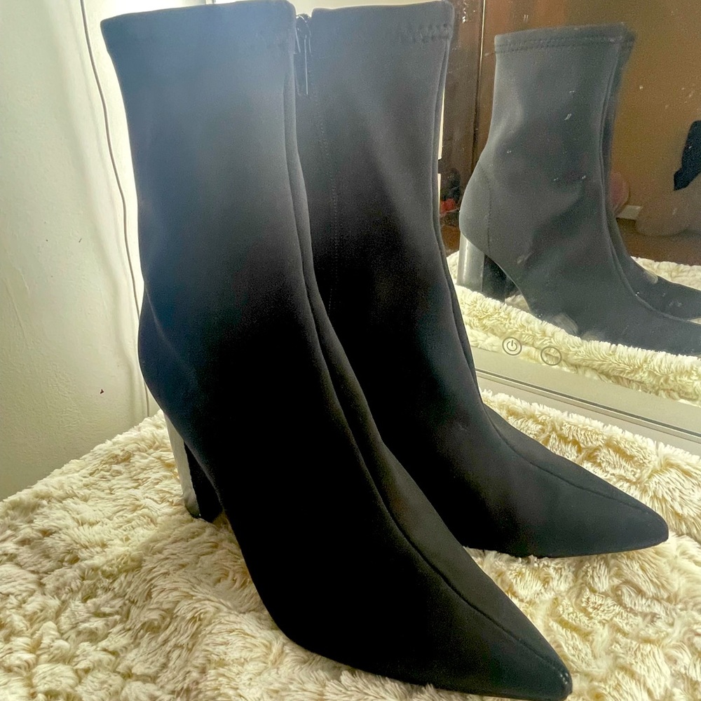 Jeffrey Campbell Siren Pointed toe Bootie size 6M